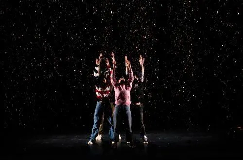 photo  la pièce invite à la réflexion sur le monde d’aujourd’hui.  &copy;  @julie moulin 