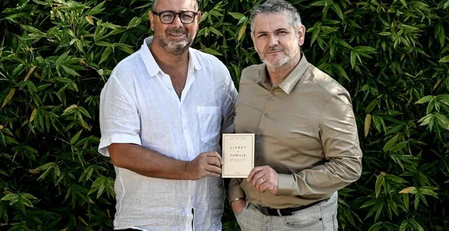 photo  frédéric scellos, qui a grandi à argentan, a découvert récemment qu’il avait un demi-frère, jean-marc dont il ignorait l’existence. ce dernier a été abandonné par leur mère, puis adopté en 1973 dans le plus grand des secrets familiaux. après la découverte d’un livret de famille puis d’un portrait dans ouest - france, frédéric a depuis rencontré son demi-frère.  &copy;  martin roche / ouest-france 