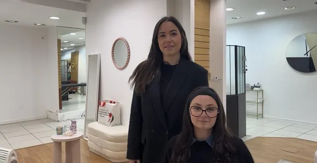 photo  lorie balidas et chloé richard, dans la boutique éphémère de la rue aux sieurs d’alençon.  &copy;  ouest-france 