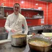 photo michaël labat gest dans les cuisines du grand hôtel de solesmes, en décembre.