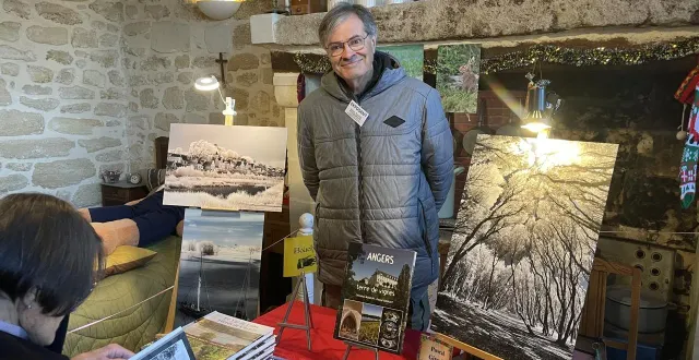 photo  pascal girault a présenté ses ouvrages et photos infrarouges au musée aux anciens commerces.  &copy;  co 