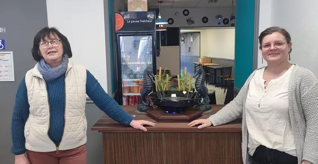 photo  anne gaudin (à gauche) a passé la main à aurélie ribot après 24 ans aux commandes du sporting.  &copy;  ouest-france 