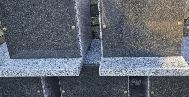 photo  cinq columbariums et quatre cavurnes ont récemment été installés à la meignanne.  &copy;  co 