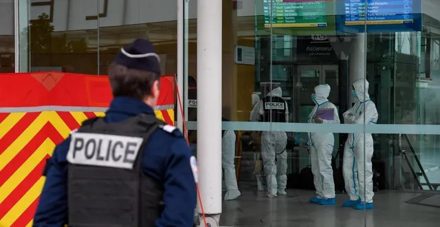 photo  à la gare d’angers, le 2 janvier 2025, la police technique et scientifique relève des indices sur la scène de crime.  &copy;  laurent combet 