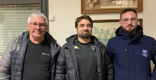 photo  charly bouet, nouveau président de l’églantine, à trélazé, entouré de ses vice-présidents : andré vivant, figure historique du club, et eddy cartignies, engagé depuis de nombreuses années et récemment élu à ce poste. ensemble, ils préparent une nouvelle ère pour le club.  &copy;  ouest-france 