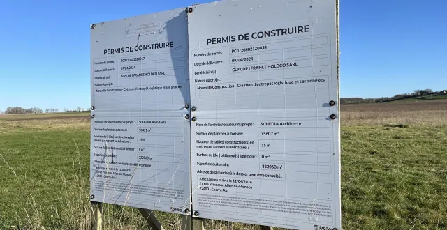 photo  cherré-au, 31 décembre 2025. le permis de construire avait été délivré par la mairie de cherré-au le 9 avril 2024. mais sur place, rien n’a bougé.  &copy;  le maine libre 
