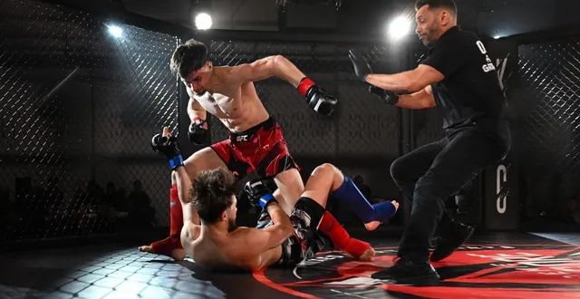 photo  pour la première fois en maine-et-loire, une réunion de mma (arts martiaux mixtes) a été organisée à segré le 22 février.  &copy;  josselin clair 