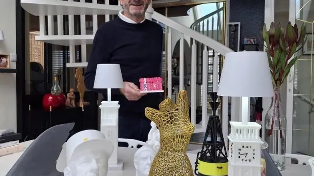 photo info les sifflets anti-agression fabriqués par ce retraité vendéen, une initiative saluée par la ministre de la Santé 