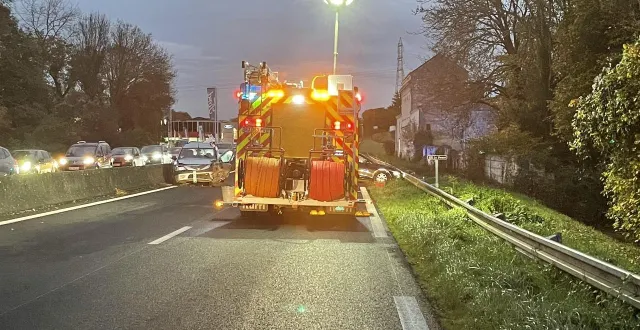 photo  le 6 novembre 2025, entre saumur et distré, plusieurs personnes avaient été blessées dans un choc frontal, alors qu’un véhicule circulait à contresens.  &copy;  co 