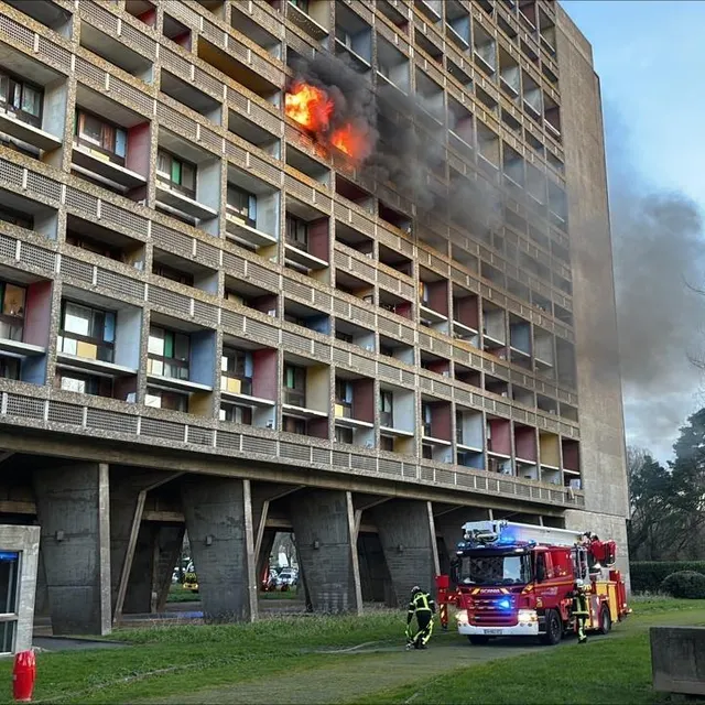photo un incendie s’est déclaré à la maison radieuse, à rezé (loire-atlantique), ce vendredi 2 janvier 2026.  ©  ouest-france