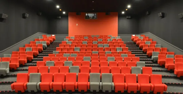 photo  le cinéma le scénario compte deux salles, une de 213 places et une autre de 72 places, soit 285 places au total.  &copy;  transmise à ouest-france 