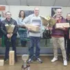 photo  philippe landelle et laurent botteau, de la jeanne-d’arc de seiches, ont remporté la première édition du challenge elisa-amiot, devant bruno pithon et jean-luc lachaise, de l’union-comète de beaufort-en-vallée, au terme d’une finale très disputée et serrée jusqu’au bout grâce à deux belles équipes. au total, 86 équipes ont participé aux compétitions. chacun a pu regretter l’absence du président tony lô, dynamique porteur de ce projet, actuellement hospitalisé. les vainqueurs (à droite) à côté du vice président pascal cousin, lequel a tenu à remercier participants et donateurs. 
