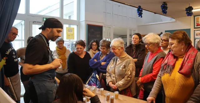 photo  le 20 décembre, il y avait à la fois une distribution de paniers et un atelier cuisine, avec en guise de mise en bouche, des explications détaillées d’anthony routhiau, chef et formateur, sur les légumineuses, céréales et féculents et leurs propriétés alimentaires.  &copy;  co 