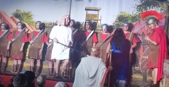 photo  les aînés de la troupe ont beaucoup amusé le public.  &copy;  co 