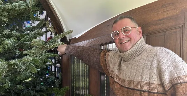 photo  cachée sous l’escalier du château de montaupin, à oizé, près de la flèche (sarthe), cette petite porte cache un réseau de souterrains qui reliait les châteaux de la région entre eux.  &copy;  ouest france 