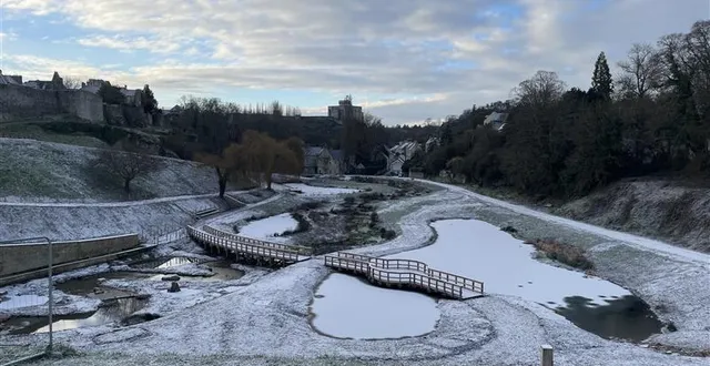 photo  un léger manteau neigeux s’est déposé sur la ville de falaise, dans le calvados, ce samedi 3 janvier 2026.  &copy;  ouest-france 