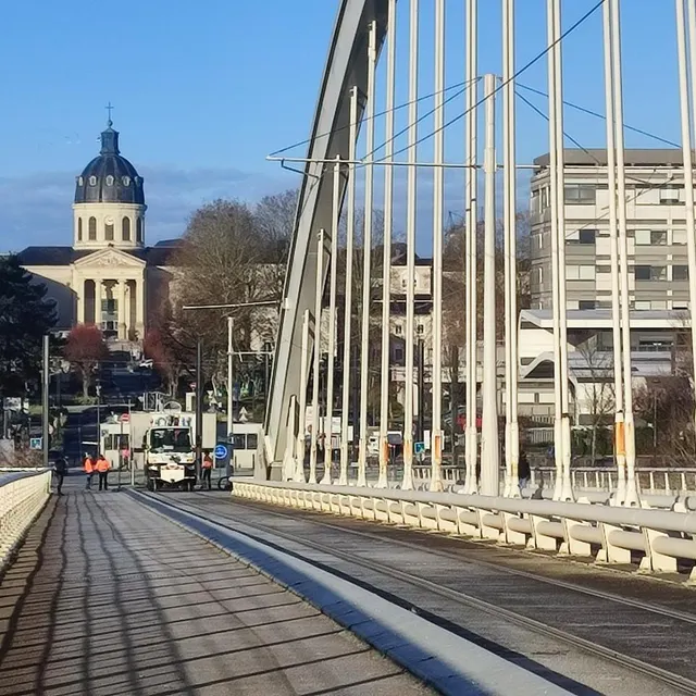photo des techniciens sont mobilisés pour réparer le câble endommagé.  ©  ouest-france
