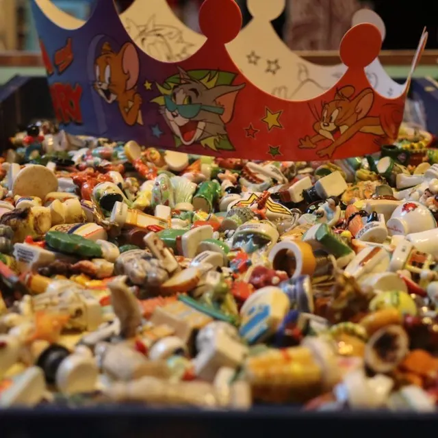 photo joël poussier collectionne les fèves et les couronnes.  ©  ouest-france