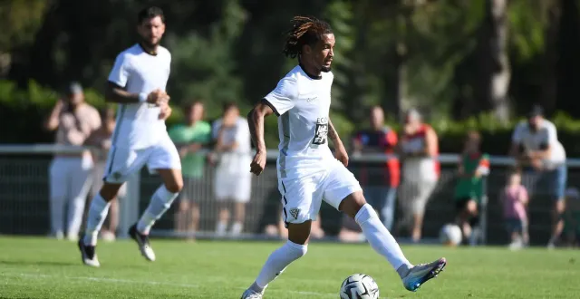 photo  dan sinaté.  &copy;  josselin clair 