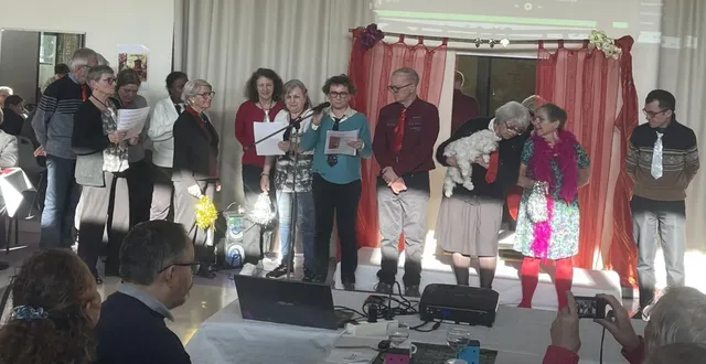 photo  le repas de l’amitié a réuni 80 personnes à la salle du petit-anjou. béatrice brémond, responsable de l’équipe de bénévoles, a accueilli les convives.  &copy;  co 