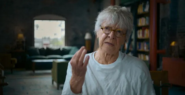 photo  la productrice et réalisatrice joan tewkesbury dans « point de rupture : 1975 », un documentaire signé morgan neville.  &copy;  netflix 