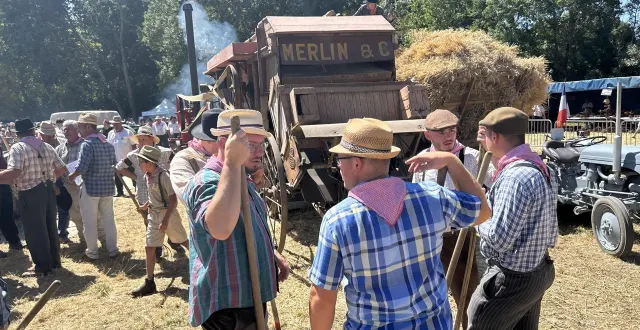 photo  fontaine-guérin, le 10 août 2025. chaque été depuis 1975 (sauf en 2020 et 2021 en raison de la crise sanitaire), la fête des battages et des vieux métiers rassemble plusieurs milliers de visiteurs.  &copy;  archives co – christophe ricci 