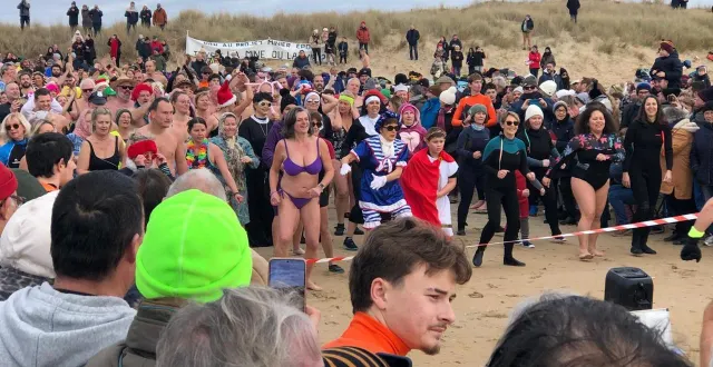 photo  l’échauffement : la base pour survivre au premier bain de l’année.  &copy;  ouest france 