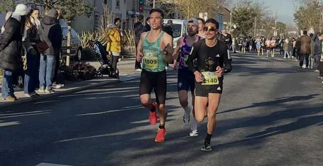 photo  mathis breton (dossard 1 140) a disposé de kévin andré et valentin marsal au sprint.  &copy;  le maine libre 