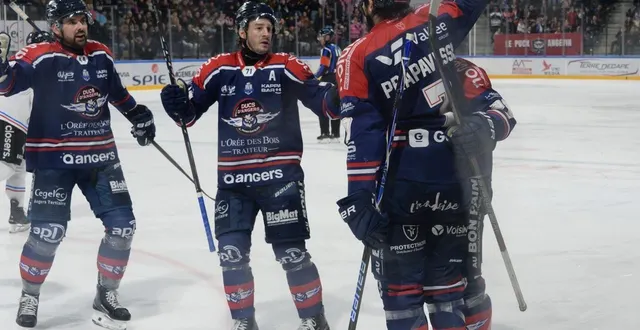 photo  la joie des angevins sur le premier but de matt prapavessis.  &copy;  photo co - jérôme hurstel 