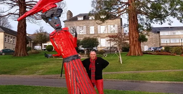 photo  perre boullé, à la hamardière, aux côtés de sa sculpture iphigénie en normandie, princesse des vents contraires, avant qu’elle ne parte pour son installation, le 15 janvier au centre hospitalier jacques-monod de flers.  &copy;  ouest-france 