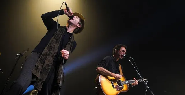 photo  ce fraternel duo enflammera la salle barbara ce samedi 10 janvier avec sa pop rock aux sonorités anglaises, ses textes en français et ses refrains entraînants.  &copy;  co 