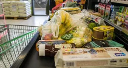 Info insolite  les caisses étaient en panne, la direction du supermarché a choisi d’offrir les courses à ses clients. 