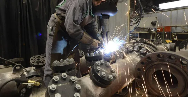 photo  en sarthe, au sein de l’inter-industrie, la branche métallurgie est celle qui concentre toujours le plus de projets de recrutements (photo d’illustration).  &copy;  franck dubray / archives ouest-france 