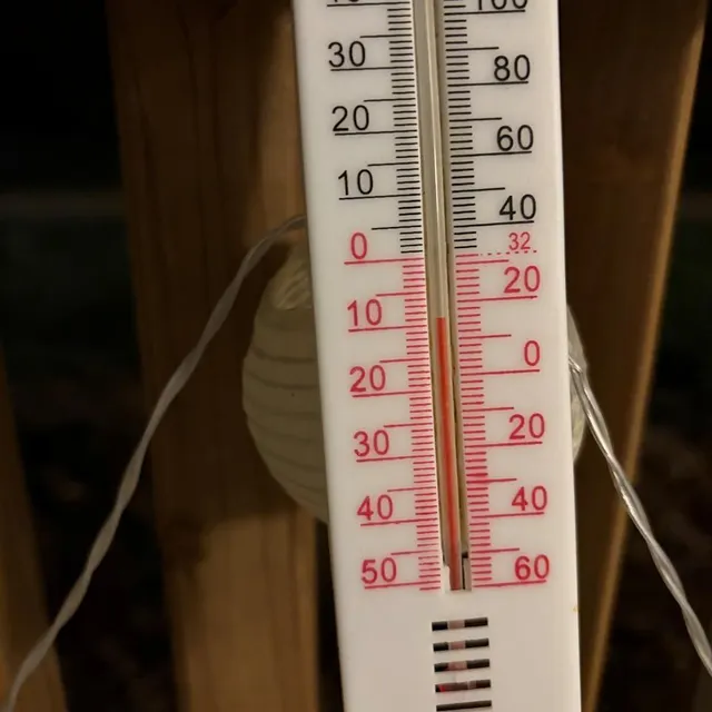 photo le thermomètre d’un habitant à avrillé (maine-et-loire), ce lundi 5 janvier.  ©  ouest-france