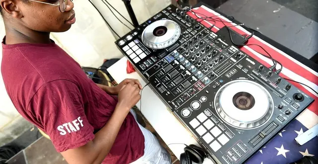 photo  matéo lesguer était connu sous le nom de dj neoshy.  &copy;  co - étienne lizambard 