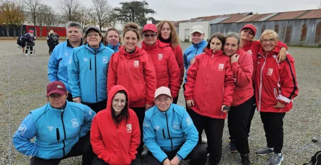 photo  les féminines du vsf pétanque ont terminé à la 2e place dans leur championnat en r1 en 2025.  &copy;  vsf pétanque 