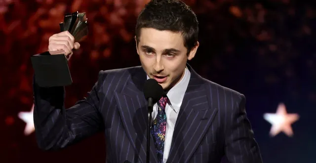 photo  l’acteur franco-américain timothée chalamet à la cérémonie des critics choice awards, à santa monica, en californie, dimanche 4 janvier 2026.  &copy;  kevin winter / getty images via afp 