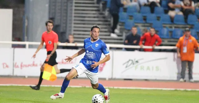 photo  nassim sabihi, attaquant de l’us avranches (manche, n2), devient l’une des plus belles promesses de la saison, après avoir marqué 8 buts et délivré deux passes décisives en 18 matches, toutes compétitions confondues.  &copy;  jean-louis rault 
