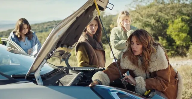 photo  panne de voiture sur la route pour aller en randonnée dans 