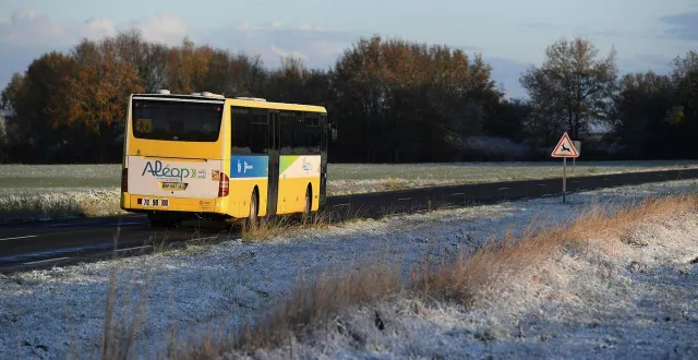 photo  les transports scolaires seront suspendus mardi 6 janvier en maine-et-loire.  &copy;  co - josselin clair 
