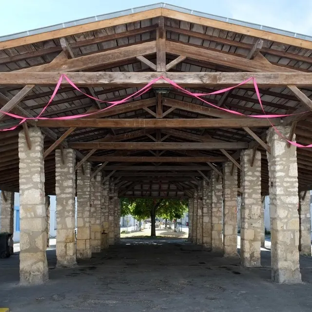 photo les halles de mornac-sur-seudre, où à lieu le marché.  ©  wikimedia commons / patrick despoix - cc by-sa 3.0