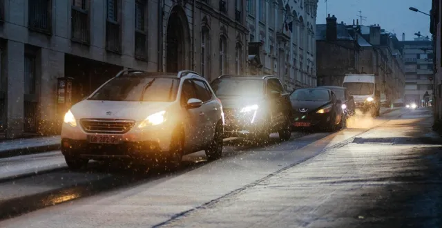 photo  en raison de la neige, des ralentissements sont signalés sur plusieurs routes de la sarthe ce lundi 5 janvier 2026.  &copy;  ouest-france 