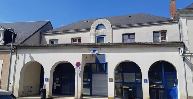 photo  l’agence bancaire la plus proche est le bureau de poste du lude.  &copy;  archives le maine libre 