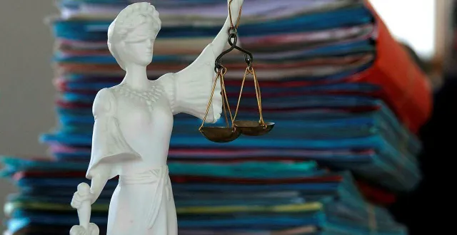 photo  un avocat comparaissait pour des faits d’escroquerie et d’abus de confiance à angers (maine-et-loire). entre 2017 et 2021, l’homme de 40 ans aurait détourné des prestations faites pour son employeur de l’époque. le préjudice financier serait estimé à 44 000 € et le délibéré sera rendu le 2 mars.  &copy;  ouest-france 