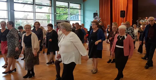 photo  les seniors toujours prêts à faire la fête !  &copy;  le maine libre 