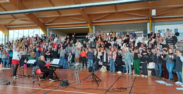 photo  c’est dans une ambiance froide à l’extérieur mais chaude au sein du groupe, que 200 choristes se sont réunis à la salle de la goducière, samedi et dimanche, à trélazé.  &copy;  co 