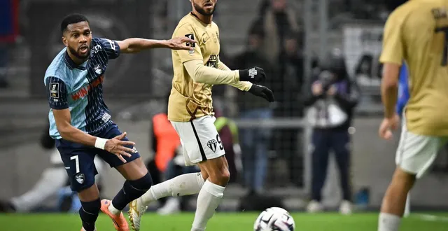 photo  haris belkebla semble perdu sur le terrain du havre, cherchant partenaire et solution. l’image d’un sco qui n’a pas tout bien fait en normandie.  &copy;  lou benoist/afp 