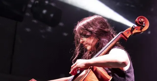 photo  cécile lacharme, ici avec son violoncelle, se produira à la chapelle saint-louis.  &copy;  archives po – boris chauvet 