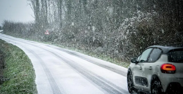 photo  les routes sont glissantes ce mardi matin en sarthe.  &copy;  photo le maine libre yvon loue 