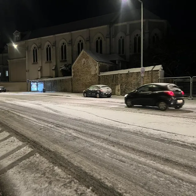 photo la route est glissante.  ©  ouest-france